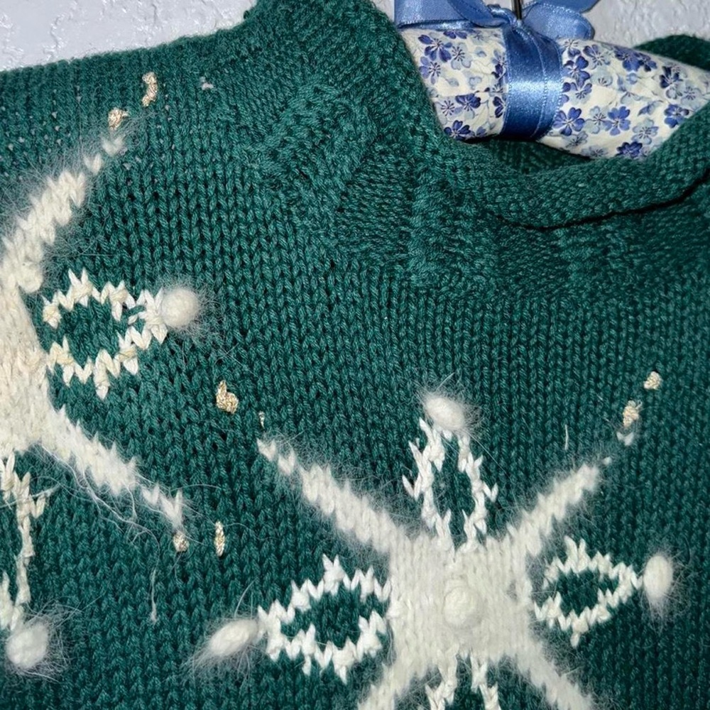 Festive Green Sweater with Reindeer and Snowflakes - Picture 6 of 8